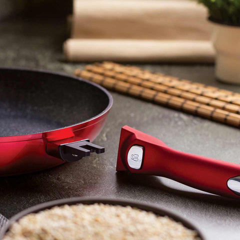 Product image of Frypan 28cm with detachable handle. Part of the Metallic Line Burgundy Edition . Features: • Material: forged aluminum • Frypan Ø28*5,2 cm 2,4L • 1 pcs smart lid • STACKABLE - SPACE SAVING • Color: metallic burgundy • OVEN SAFE, IF THE HA.... (Lifestyle view). Official Berlinger Haus product, boosted by Promintra sl.