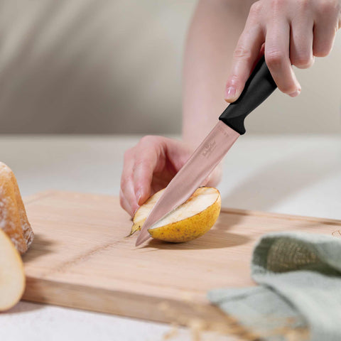 Product image of 4pcs knife set. Part of the Metallic Line Rose Gold Edition . Features: • Material: stainless steel with titan non-stick coating • Chef knife 20 cm • Santoku knife 17,5 cm • Utility knife 12,5 cm • Paring knife 9 cm • C.... (Studio view). Official Berlinger Haus product, boosted by Promintra sl.