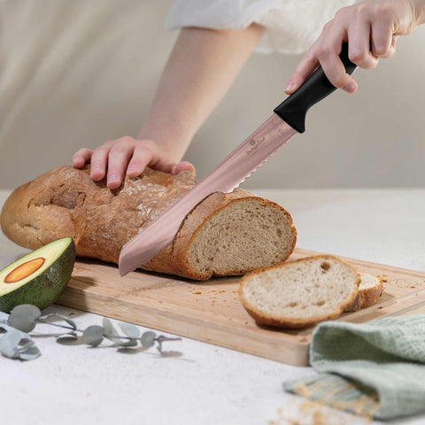 Product image of 6pcs knife set. Part of the Metallic Line Rose Gold Edition . Features: • Material: stainless steel with titan non-stick coating • Chef knife 20 cm • Bread knife 20 cm • Santoku knife 17,5 cm • Utility knife 12,5 cm • P.... (Studio view). Official Berlinger Haus product, boosted by Promintra sl.