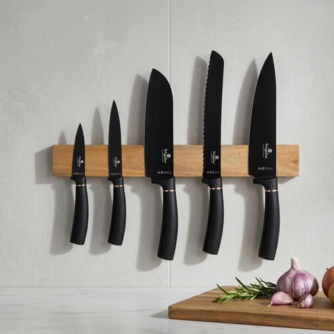 Product image of 6pcs knife set with bamboo wood magnetic hanger. Part of the Black Rose Collection . Features: • Material: stainless steel with black non-stick coating • Chef knife 20 cm • Bread knife 20 cm • Santoku knife 17,5 cm • Utility knife 12,5 cm • P.... (Studio view). Official Berlinger Haus product, boosted by Promintra sl.