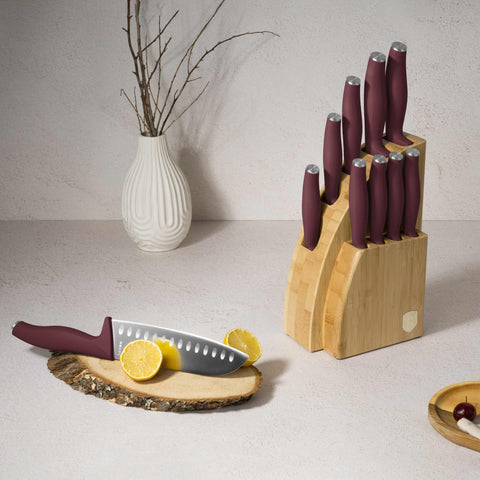 Product image of 10pcs knife set with BAMBOO stand. Part of the Leonardo Collection . Features: • Material: stainless steel • Chef knife 20 cm • Bread knife 20 cm • Santoku knife 17,5 cm • Utility knife 12,5 cm • Paring knife 9 cm • Steak knif.... (Studio view). Official Berlinger Haus product, boosted by Promintra sl.