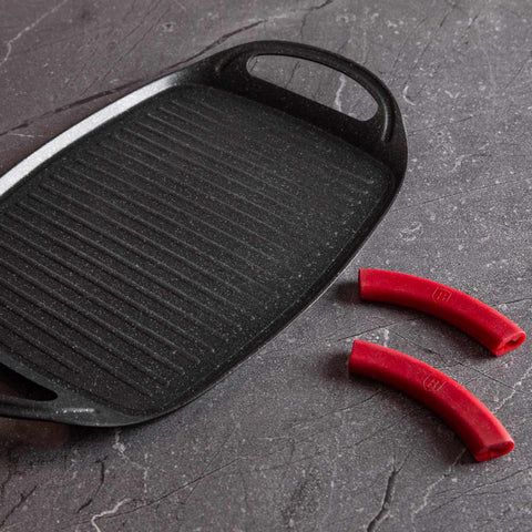 Product image of Grill plate 47cm. Part of the Metallic Line Burgundy Edition . Features: • Material: forged aluminum • Size: 47*29 cm • Color: black- burgundy • FREE 2 PCS HEAT RESISTANT SILICONE HANDLE. (Studio view). Official Berlinger Haus product, boosted by Promintra sl.