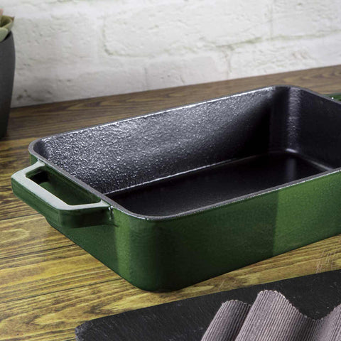 Product image of Roaster 30cm cast iron. Part of the Strong Mold Seria . Features: • Material: cast iron with 2 layers shiny ENAMEL coating • Size: Ø30*20 cm 3 L • Color: emerald. (Studio view). Official Berlinger Haus product, boosted by Promintra sl.