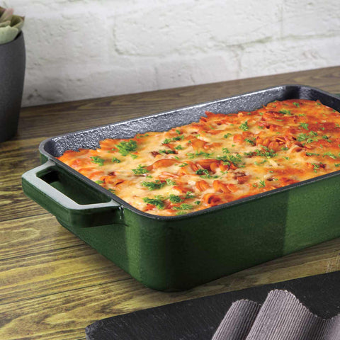 Product image of Roaster 30cm cast iron. Part of the Strong Mold Seria . Features: • Material: cast iron with 2 layers shiny ENAMEL coating • Size: Ø30*20 cm 3 L • Color: emerald. (Studio view). Official Berlinger Haus product, boosted by Promintra sl.