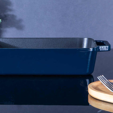 Product image of Roaster 30cm cast iron. Part of the Strong Mold Seria . Features: • Material: cast iron with 2 layers shiny ENAMEL coating • Size: Ø30*20 cm 3 L • Color: aquamarine. (Studio view). Official Berlinger Haus product, boosted by Promintra sl.