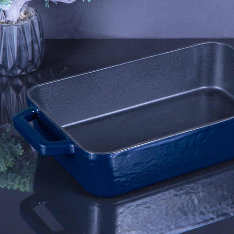 Product image of Roaster 30cm cast iron. Part of the Strong Mold Seria . Features: • Material: cast iron with 2 layers shiny ENAMEL coating • Size: Ø30*20 cm 3 L • Color: aquamarine. (Studio view). Official Berlinger Haus product, boosted by Promintra sl.