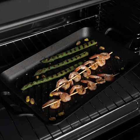Product image of Rectangle grill plate 33cm cast iron. Part of the Strong Mold Seria . Features: • Material: cast iron with outside/inside oil coating • Size: 33,2*22*4,5 cm 2,3 kg • Color: black. (Studio view). Official Berlinger Haus product, boosted by Promintra sl.