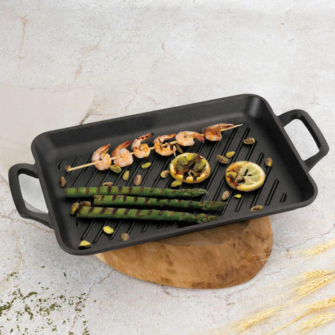 Product image of Rectangle grill plate 33cm cast iron. Part of the Strong Mold Seria . Features: • Material: cast iron with outside/inside oil coating • Size: 33,2*22*4,5 cm 2,3 kg • Color: black. (Studio view). Official Berlinger Haus product, boosted by Promintra sl.