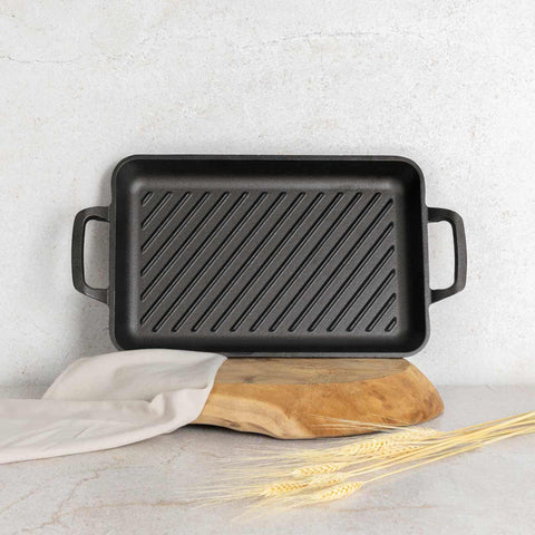 Product image of Rectangle grill plate 33cm cast iron. Part of the Strong Mold Seria . Features: • Material: cast iron with outside/inside oil coating • Size: 33,2*22*4,5 cm 2,3 kg • Color: black. (Studio view). Official Berlinger Haus product, boosted by Promintra sl.