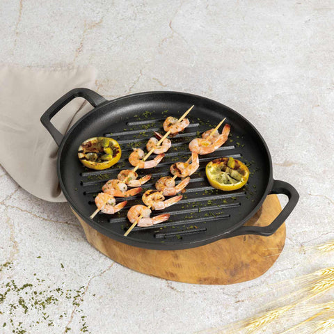 Product image of Round grill plate 33cm cast iron. Part of the Strong Mold Seria . Features: • Material: cast iron with outside/inside oil coating • Size: 32,9*25*2,5 cm 1,95 kg • Color: black. (Studio view). Official Berlinger Haus product, boosted by Promintra sl.