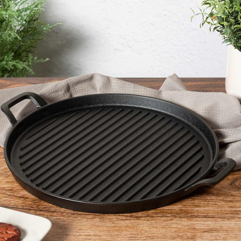 Product image of Round grill plate 30cm cast iron. Part of the Strong Mold Seria . Features: • Material: cast iron • Size: 30*2,15 cm • Color: black. (Studio view). Official Berlinger Haus product, boosted by Promintra sl.