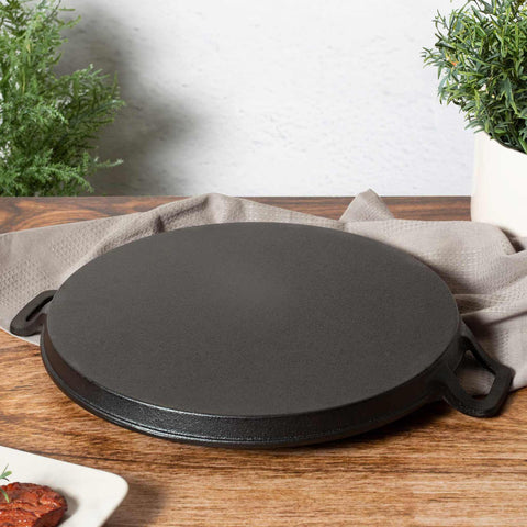 Product image of Round grill plate 30cm cast iron. Part of the Strong Mold Seria . Features: • Material: cast iron • Size: 30*2,15 cm • Color: black. (Studio view). Official Berlinger Haus product, boosted by Promintra sl.