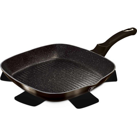 Product image of Grill pan 28cm. Part of the Metallic Line Shiny Black Edition . Features: • Material: forged aluminum • Grill pan Ø28*4,1 cm 2,1L • Color: shiny black with black shadow REGISTERED DESIGN BY BERLINGER HAUS!. (Studio view). Official Berlinger Haus product, boosted by Promintra sl.