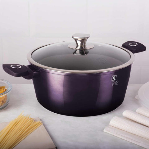 Product image of Casserole with lid 28cm. Part of the Purple Eclipse Collection . Features: • Material: forged aluminum • Casserole with lid Ø28*12,4 cm 6,1L • 1 pcs smart lid • STACKABLE - SPACE SAVING • Color: metallic purple with black .... (Lifestyle view). Official Berlinger Haus product, boosted by Promintra sl.