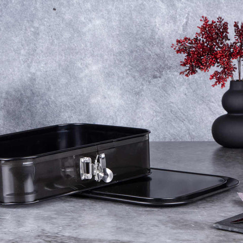 Product image of Rectangle springform 39x27cm. Part of the Metallic Line Shiny Black Edition . Features: • Material: carbon steel with titan non-stick coating • Size: 35*23*6,5 cm • Base size: 39*27 cm • Color: metallic black. (Studio view). Official Berlinger Haus product, boosted by Promintra sl.