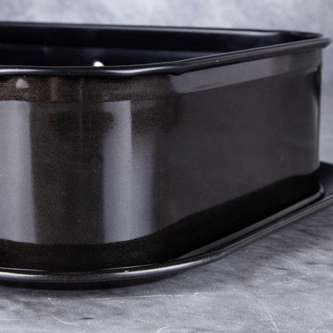 Product image of Rectangle springform 39x27cm. Part of the Metallic Line Shiny Black Edition . Features: • Material: carbon steel with titan non-stick coating • Size: 35*23*6,5 cm • Base size: 39*27 cm • Color: metallic black. (Studio view). Official Berlinger Haus product, boosted by Promintra sl.