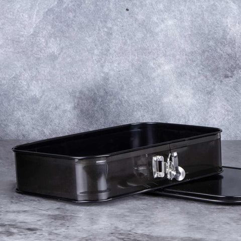Product image of Rectangle springform 39x27cm. Part of the Metallic Line Shiny Black Edition . Features: • Material: carbon steel with titan non-stick coating • Size: 35*23*6,5 cm • Base size: 39*27 cm • Color: metallic black. (Studio view). Official Berlinger Haus product, boosted by Promintra sl.