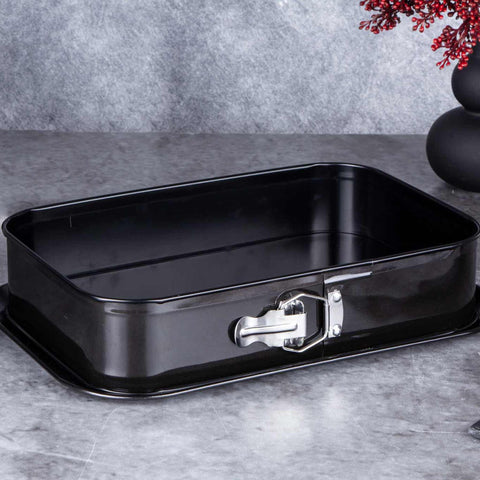 Product image of Rectangle springform 39x27cm. Part of the Metallic Line Shiny Black Edition . Features: • Material: carbon steel with titan non-stick coating • Size: 35*23*6,5 cm • Base size: 39*27 cm • Color: metallic black. (Studio view). Official Berlinger Haus product, boosted by Promintra sl.