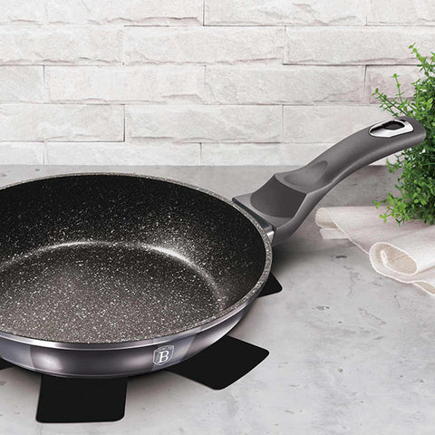 Product image of Frypan 20cm. Part of the Metallic Line Carbon Pro Edition . Features: • Material: forged aluminum • Frypan Ø20*4,5 cm 1,0L • Color: metallic dark grey REGISTERED DESIGN BY BERLINGER HAUS!. (Studio view). Official Berlinger Haus product, boosted by Promintra sl.