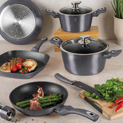 Product image of Casserole with lid 20cm. Part of the Metallic Line Carbon Pro Edition . Features: • Material: forged aluminum • Casserole with lid Ø20*10,4 cm 2,5L • Color: metallic dark grey REGISTERED DESIGN BY BERLINGER HAUS!. (Studio view). Official Berlinger Haus product, boosted by Promintra sl.