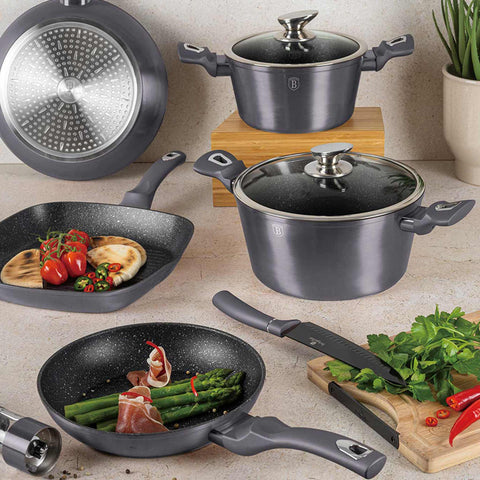 Product image of Casserole with lid 28cm. Part of the Metallic Line Carbon Pro Edition . Features: • Material: forged aluminum • Casserole with lid Ø24*12,4 cm 6,1L • Color: metallic dark grey REGISTERED DESIGN BY BERLINGER HAUS!. (Studio view). Official Berlinger Haus product, boosted by Promintra sl.