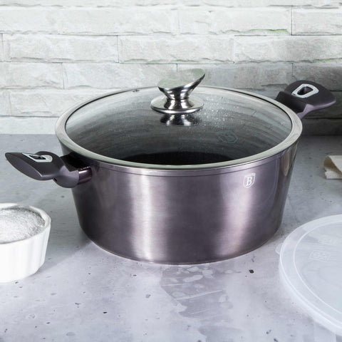 Product image of Casserole with lid 28cm. Part of the Metallic Line Carbon Pro Edition . Features: • Material: forged aluminum • Casserole with lid Ø24*12,4 cm 6,1L • Color: metallic dark grey REGISTERED DESIGN BY BERLINGER HAUS!. (Studio view). Official Berlinger Haus product, boosted by Promintra sl.