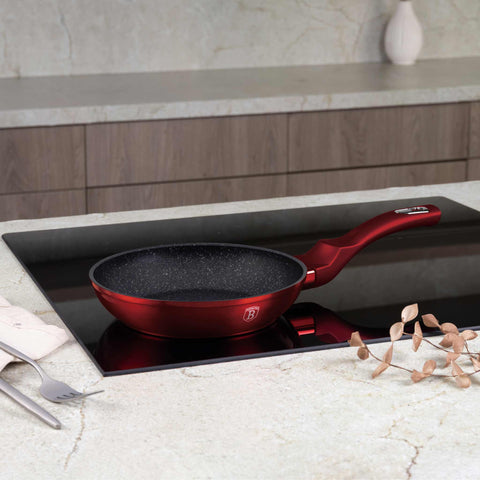 BH/7053,BH/1288NF,Juego de 5 sartenes con mango desmontable,Borgoña,Rojo,Juego de 5 sartenes a.,Mango desmontable,Utensilios de cocina inteligentes,Sartén,Juego de sartenes,Sartén,Juego de sartenes,Utensilios de cocina,Cocinar,Sartenes,Juego de sartenes