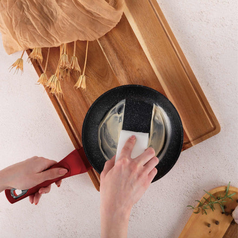 BH/7053,BH/1288NF,Juego de 5 sartenes con mango desmontable,Borgoña,Rojo,Juego de 5 sartenes a.,Mango desmontable,Utensilios de cocina inteligentes,Sartén,Juego de sartenes,Sartén,Juego de sartenes,Utensilios de cocina,Cocinar,Sartenes,Juego de sartenes