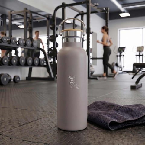 Product image of Flask with bamboo lid 0,6L. Part of the Taupe Collection . Features: • Material: 18/10 stainless steel with matt powder coating • Bamboo lid • Capacity: 0,6 L • Color: matt taupe • Packing: giftbox. (Studio view). Official Berlinger Haus product, boosted by Promintra sl.