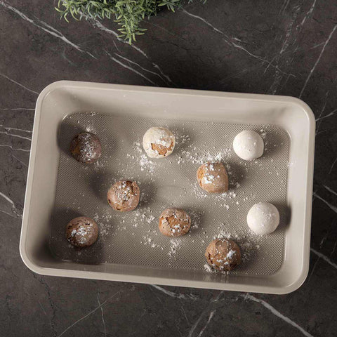 Product image of Oblong roaster 40x28cm. Part of the Sahara Collection . Features: • Material: carbon steel with non-stick titanPro coating • Size: 40*28*7 cm • Color: matt cream. (Studio view). Official Berlinger Haus product, boosted by Promintra sl.