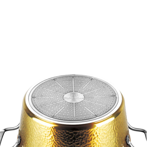 Product image of Casserole with lid 24cm. Part of the Hammered Gold Collection . Features: • Material: forged aluminum with non-stick marble coating • Casserole with lid Ø24*11,8 cm 4,1L • Color: light gold REGISTERED DESIGN BY BERLINGER .... (Studio view). Official Berlinger Haus product, boosted by Promintra sl.