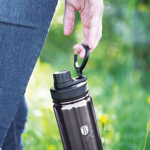 Product image of Sport bottle 540ml. Part of the Metallic Line Carbon Pro Edition . Features: • Material: inner body 18/10 stainless steel • Capacity: 540 ml • Color: metallic dark grey • Packing: half giftbox. (Studio view). Official Berlinger Haus product, boosted by Promintra sl.