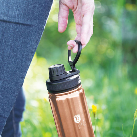 Product image of Sport bottle 540ml. Part of the Metallic Line Rose Gold Edition . Features: • Material: inner body 18/10 stainless steel • Capacity: 540 ml • Color: metallic rose gold • Packing: half giftbox. (Studio view). Official Berlinger Haus product, boosted by Promintra sl.