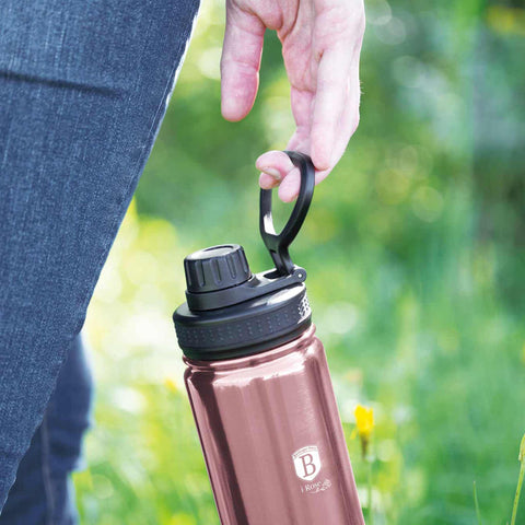 Product image of Sport bottle 540ml. Part of the I-Rose Collection . Features: • Material: inner body 18/10 stainless steel • Capacity: 540 ml • Color: metallic pink • Packing: half giftbox. (Studio view). Official Berlinger Haus product, boosted by Promintra sl.