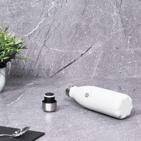 Termo De Vacío Con Forma De Botella De 0,5L, Imagen lifestyle