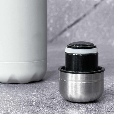 Termo De Vacío Con Forma De Botella De 0,5L, Imagen lifestyle