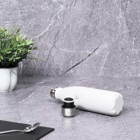 Termo De Vacío Con Forma De Botella De 0,5L, Imagen lifestyle