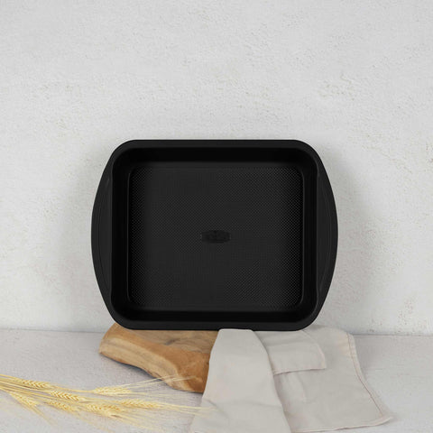 Product image of Oblong roaster 35x27cm. Part of the Matte Green Collection . Features: • Material: carbon steel with titanPro non-stick coating • Size: 35*27*6,5 cm • Color: matt green. (Studio view). Official Berlinger Haus product, boosted by Promintra sl.