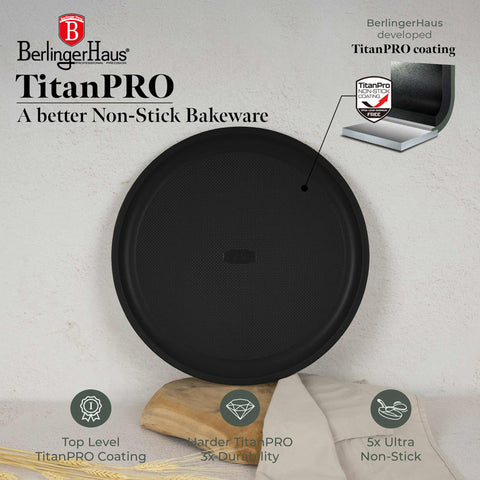 Product image of Pizza pan 32cm. Part of the Matte Green Collection . Features: • Material: carbon steel with titanPro non-stick coating • Size: 32*1,1 cm • Color: matt green. (Studio view). Official Berlinger Haus product, boosted by Promintra sl.