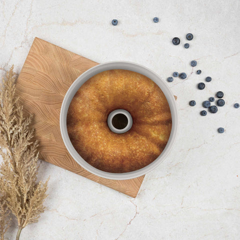 Product image of Bundt pan 25cm. Part of the Sahara Collection . Features: • Material: carbon steel with titanPro non-stick coating • Size: 25*10,5 cm • Color: matt cream. (Studio view). Official Berlinger Haus product, boosted by Promintra sl.