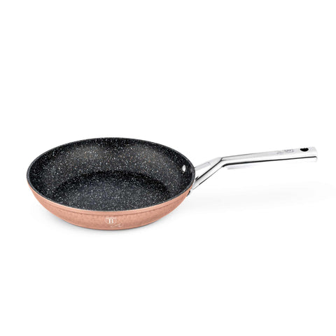 Product image of Frypan 24cm. Part of the Hammered Copper Collection . Features: • Material: forged aluminum with non-stick marble coating • Frypan Ø24 cm • Color: copper REGISTERED DESIGN BY BERLINGER HAUS!. (Giftbox view). Official Berlinger Haus product, boosted by Promintra sl.