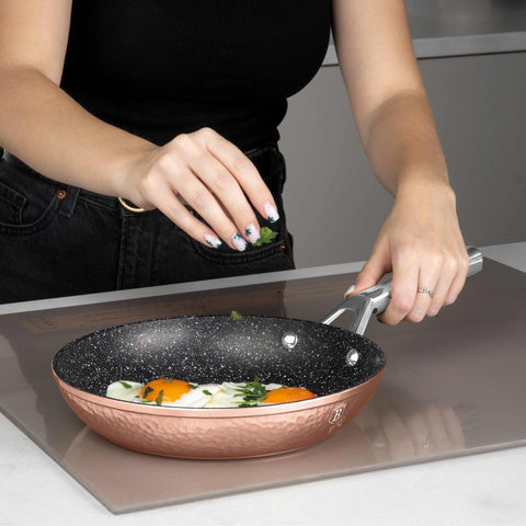 Product image of Frypan 24cm. Part of the Hammered Copper Collection . Features: • Material: forged aluminum with non-stick marble coating • Frypan Ø24 cm • Color: copper REGISTERED DESIGN BY BERLINGER HAUS!. (Giftbox view). Official Berlinger Haus product, boosted by Promintra sl.