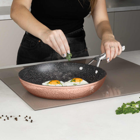 Product image of Frypan 28cm. Part of the Hammered Copper Collection . Features: • Material: forged aluminum with non-stick marble coating • Frypan Ø28 cm • Color: copper REGISTERED DESIGN BY BERLINGER HAUS!. (Giftbox view). Official Berlinger Haus product, boosted by Promintra sl.
