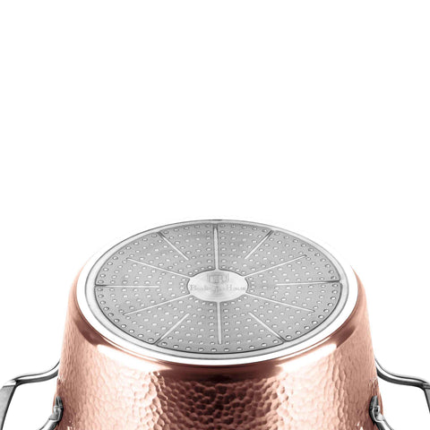 Product image of Casserole with lid 24cm. Part of the Hammered Copper Collection . Features: • Material: forged aluminum with non-stick marble coating • Casserole with lid Ø24*11,8 cm 4,1L • Color: copper REGISTERED DESIGN BY BERLINGER HAUS!. (Studio view). Official Berlinger Haus product, boosted by Promintra sl.