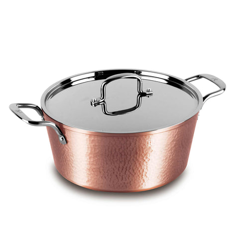 Product image of Casserole with lid 24cm. Part of the Hammered Copper Collection . Features: • Material: forged aluminum with non-stick marble coating • Casserole with lid Ø24*11,8 cm 4,1L • Color: copper REGISTERED DESIGN BY BERLINGER HAUS!. (Studio view). Official Berlinger Haus product, boosted by Promintra sl.