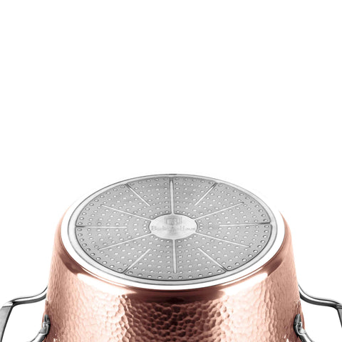 Product image of Casserole with lid 28cm. Part of the Hammered Copper Collection . Features: • Material: forged aluminum with non-stick marble coating • Casserole with lid Ø28*12,4 cm, 6,1L • Color: copper REGISTERED DESIGN BY BERLINGER HAUS!. (Studio view). Official Berlinger Haus product, boosted by Promintra sl.