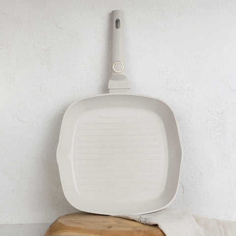 Product image of Grill pan 28cm. Part of the Sahara Collection . Features: • Material: forged aluminum with non-stick titanPro coating • Grill pan Ø28*4,1 cm 2,1L • Color: matt cream REGISTERED DESIGN BY BERLINGER HAUS!. (Studio view). Official Berlinger Haus product, boosted by Promintra sl.