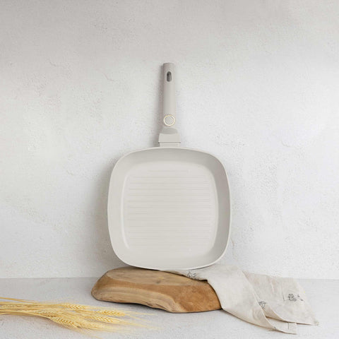Product image of Grill pan with lid 28cm. Part of the Sahara Collection . Features: • Material: forged aluminum with non-stick titanPro coating • Grill pan with lid Ø28*4,1 cm 2,1L • Color: matt cream REGISTERED DESIGN BY BERLINGER.... (Studio view). Official Berlinger Haus product, boosted by Promintra sl.