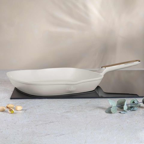 Product image of Grill pan 28cm. Part of the Sahara Nordic Collection . Features: • Material: forged aluminum with non-stick titanPro coating • Grill pan Ø28*4,1 cm 2,1L • Color: matt cream, wooden REGISTERED DESIGN BY BERLINGER .... (Giftbox view). Official Berlinger Haus product, boosted by Promintra sl.