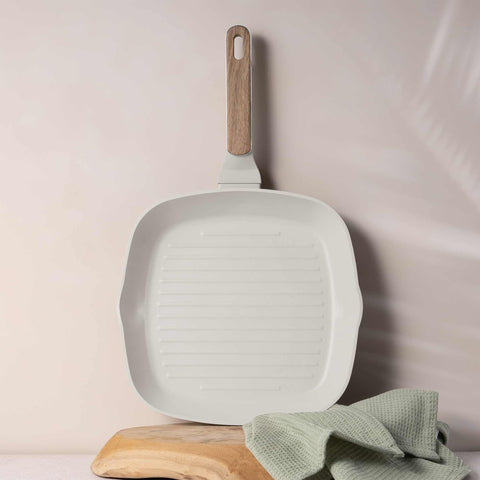 Product image of Grill pan 28cm. Part of the Sahara Nordic Collection . Features: • Material: forged aluminum with non-stick titanPro coating • Grill pan Ø28*4,1 cm 2,1L • Color: matt cream, wooden REGISTERED DESIGN BY BERLINGER .... (Giftbox view). Official Berlinger Haus product, boosted by Promintra sl.